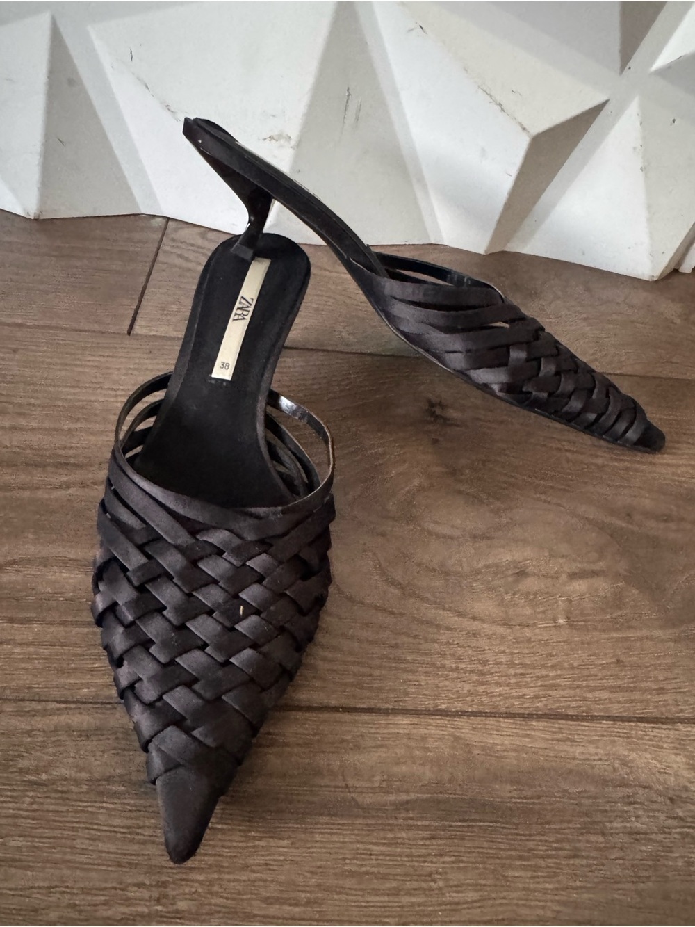 Zara Pointed-Toe Mule kitten Heels in Black, size 38(7.5) - Picture 7 of 10